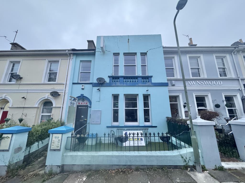 Lot: 55 - FORMER ROYAL AIR FORCE ASSOCIATION CLUB WITH POTENTIAL - External front of the property